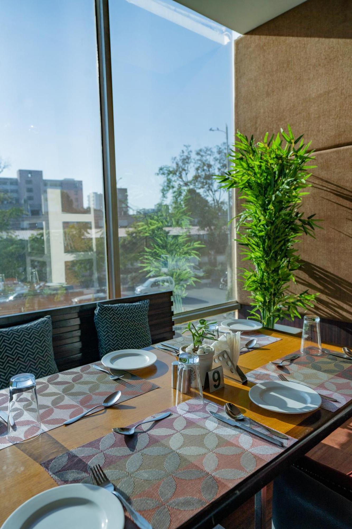 Royal Orchid Central Jaipur, Bani Park מראה חיצוני תמונה